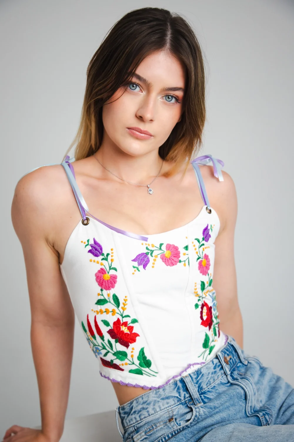 Kalocsai Ihletésű Hímzett Fűző