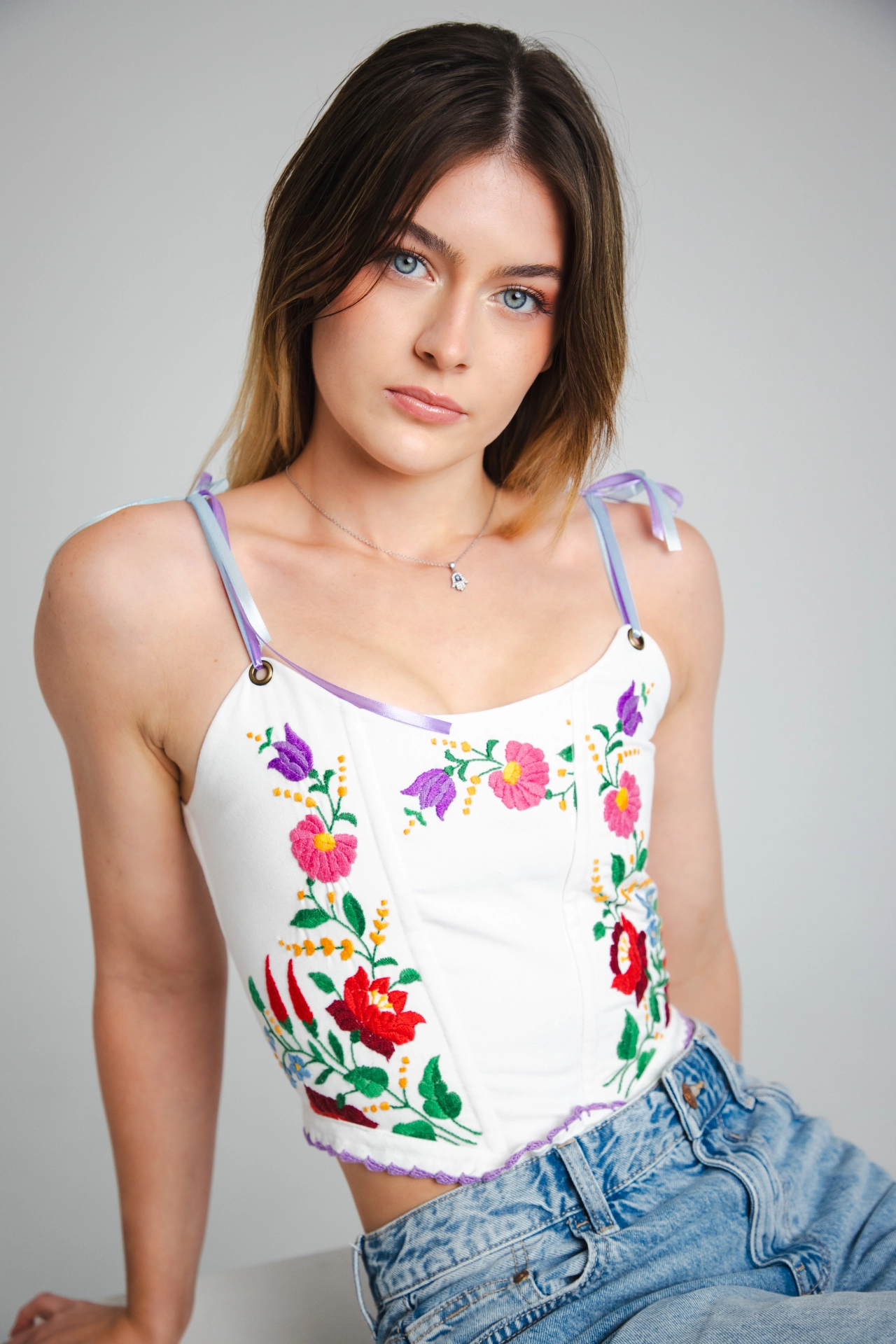 Kalocsai Ihletésű Hímzett Fűző